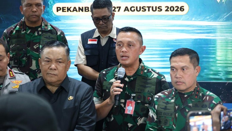 OMC Perkuat Penanganan Karhutla Riau, Satgas Udara Tebar 30 Ton Garam