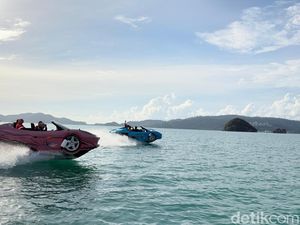 Meliuk-liuk di Perairan Langkawi Naik Mobil Sport