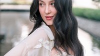 8 Potret Julie Estelle Umumkan Kehamilan Kedua, Pamer Bare Baby Bump