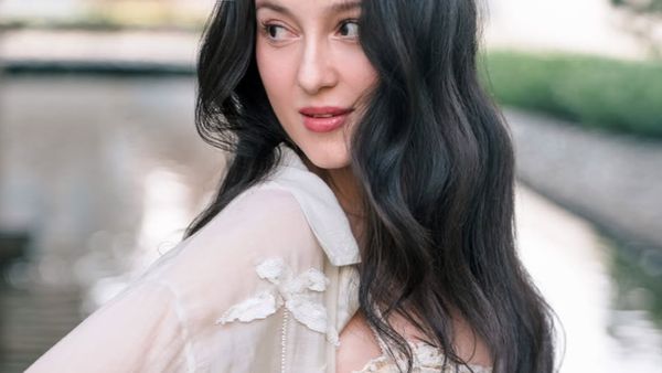 8 Potret Julie Estelle Umumkan Kehamilan Kedua, Pamer Bare Baby Bump