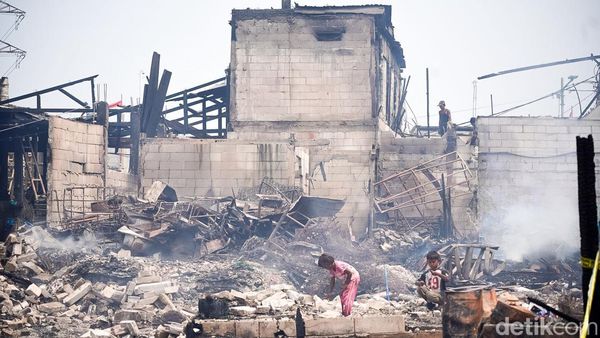 Kebakaran Hanguskan 60 Rumah di Muara Angke