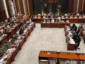 Komisi I DPR Rapat Bareng Kemhan, Bahas Penjualan Eks KRI Ki Hajar Dewantara