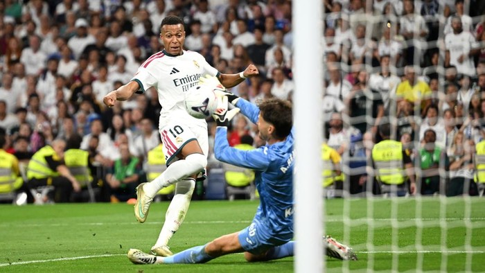 MADRID, SPAIN - AUGUST 26: Kylian Mbappe of Real Madrid scores his teams fourth goal during the LaLiga EA Sports 2026/27 match between Real Madrid and Real Sociedad at Estadio Santiago Bernabeu on August 26, 2026 in Madrid, Spain. (Photo by Denis Doy