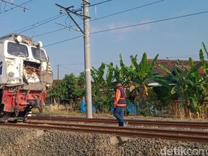 Video: KA Malabar Tabrak Truk di Klaten, Lokomotif Ringsek!