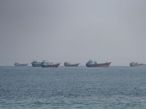 Negosiasi Iran-Oman Wacanakan Larangan Kapal Militer Lewati Hormuz