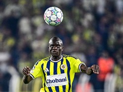 Ribut-ribut Lyon Vs Fenerbahce, NGolo Kante Cuek