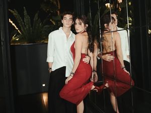 Gaya Olla Ramlan Kembali Pamer Tato Pakai Dress Low Back, Mesra Bareng Pacar