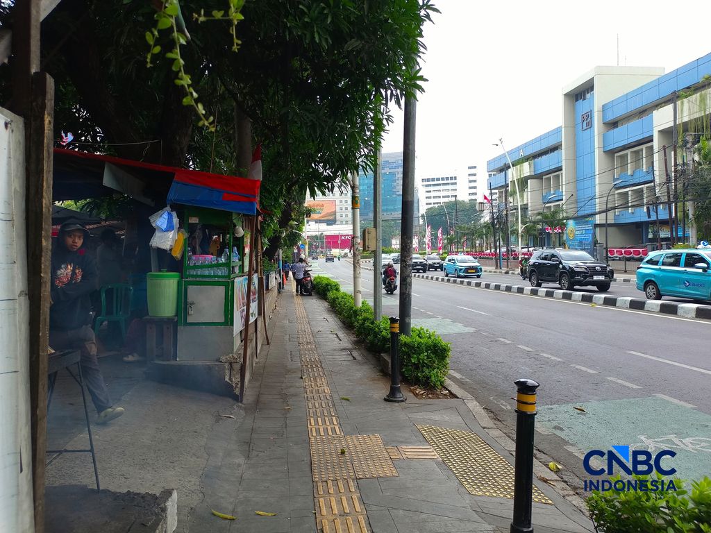 Pantauan langsung CNBC Indonesia di area Tugu Tani, Jakarta Pusat, Kamis (27/8/2026). (CNBC Indonesia/Martyasari Rizky)