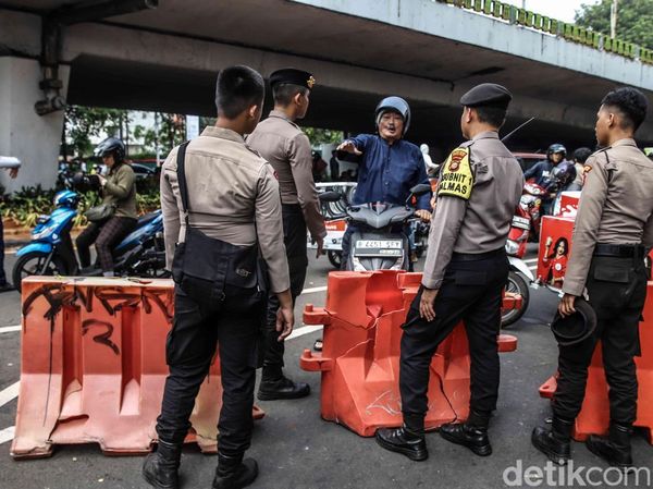 Pengalihan Arus Lalu Lintas di Sekitar Gedung DPR