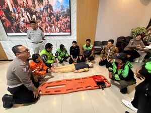 Puluhan Ojol di Mojokerto Dilatih Pertolongan Pertama Gawat Darurat