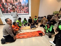 Puluhan Ojol di Mojokerto Dilatih Pertolongan Pertama Gawat Darurat