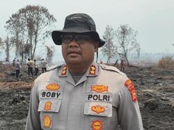 Satgas Karhutla Kerahkan Alat Berat Sekat Kebakaran di Rimbo Panjang Kampar