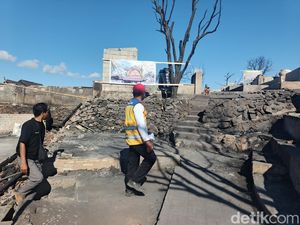 Desa Sade Terbakar, Wisata Mati Suri-Warga Ingin Rumah Dibangun Lagi Tanpa Listrik