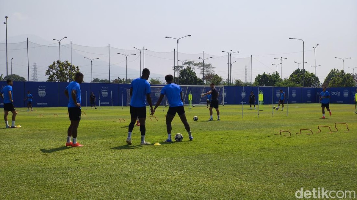 Skuad Persib Bandung berlatih jelang laga melawan Manila Digger di playoff ACL 2 2026. Foto: Bima Bagaskara/detikJabar