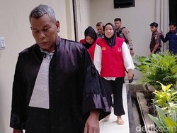 Eks Karyawati Mandiri Taspen Purwokerto Terdakwa Penipuan Disoraki Saat Sidang