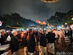 Panjang Jimat Cirebon, Filosofi Kelahiran dalam Piring Pusaka