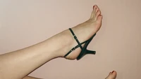 Tren 'Sepatu Nyeker' Muncul Lagi, Jeffrey Campbell Rilis High Heels Tanpa Sol