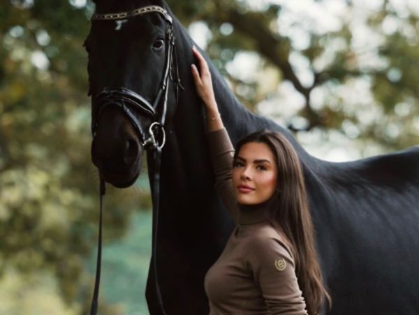 7 Potret Gemma Owen, Putri Michael Owen yang Kini Jadi Atlet Kuda