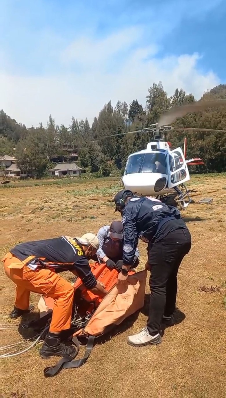Kebakaran TNBTS Belum Padam, 2 Heli Water Bombing Dikerahkan