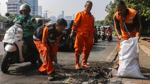 Jalan Gatot Subroto Dibersihkan Usai Kericuhan Aksi 27 Agustus