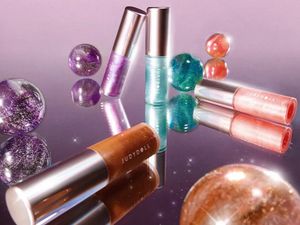 Judydoll Dazzle Crush Lip Oil, Efek Plumping dan Tint hingga 8 Jam
