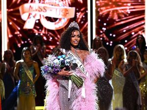 Pemenang Miss USA 2026 Pakai Baju Bekas dan Kantong Plastik saat Kompetisi