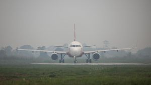 Kabut Asap Ganggu Penerbangan di Bandara Supadio Kalbar