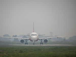 Kabut Asap Ganggu Penerbangan di Bandara Supadio Kalbar