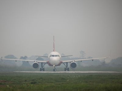 Kabut Asap Ganggu Penerbangan di Bandara Supadio Kalbar