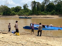 Kapal BUMKA Pengangkut 4,5 Ton Beras Bantuan Bulog Tenggelam di Kubar