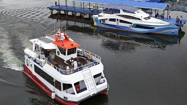Kapal Wisata Ramaikan Perairan Danau Sentani