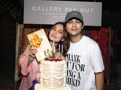Gaya Tradisional-Modern Luna Maya Ultah ke-43, Digelar di Galeri Milik Ayah