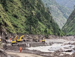 Danau Lumpur di Perbatasan Nepal-Tibet Meluap, Operasi SAR Disetop