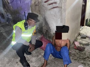 Emosi Warga Solo Pergoki Maling Bugil-Berak di Kamar Korban