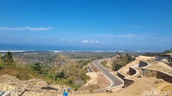 Potret Kelok 23 Jalur Baru Gunungkidul dengan View Laut Selatan