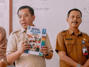 Karawang Gratiskan Modul Belajar, Orang Tua Tak Perlu Beli LKS