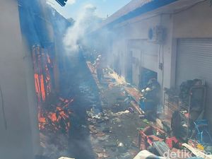 Ruko Terbakar, Suyono Selamatkan Anak dan Mertua dari Kobaran Api