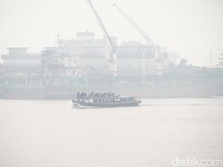 Kabut Asap Buat Penjualan Masker di Pontianak Tembus 500 Box Sehari