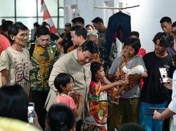 Disambut Hangat, Prabowo Cek Hunian Baru Warga Bantaran Rel Senen
