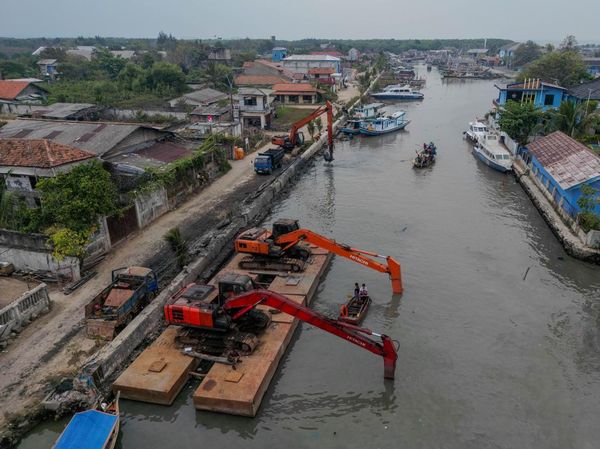 Dermaga Karangantu Berbenah, Endapan Lumpur Mulai Dikeruk