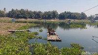 Potret Bocah di Pelosok KBB Seberangi Waduk Saguling demi Pendidikan