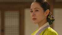 Potret Son Ye Jin Jadi Dalang Kisah Cinta Berbahaya di Drakor The Scandal