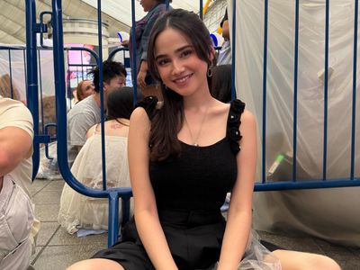 Syifa Hadju Ngemper di London Demi Konser Ariana Grande