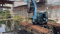 Jembatan di Jakbar Tak Jadi-jadi gara-gara Alat Berat Dipreteli