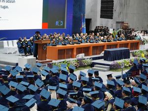 Ribuan Wisudawan ITB Didorong Berkontribusi Nyata bagi Masyarakat