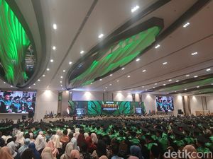 Rektor UMI Ungkap Kebanggaan Raih detiktimur Awards di Hadapan Wisudawan