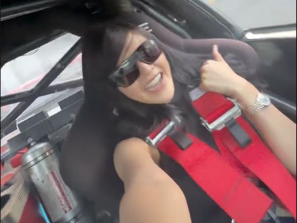 Senyum Bella Bonita Pacu Adrenalin Ikut Nge-drift Bareng Anindita Hidayat