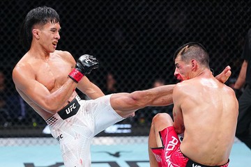 Begini Ngerinya Debut UFC Bilal Hasan, Lawan Babak Belur