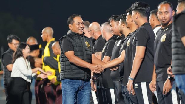 Kakorlantas Polri Irjen Pol Wibowo nan juga CEO Bhayangkara Presisi Lampung FC resmi meluncurkan tim dan jersey baru Bhayangkara Presisi Lampung FC untuk menghadapi kejuaraan musim 2026/2027. Kegiatan tersebut digelar di Stadion Sumpah Pemuda, Lampung, Sabtu (29/8/2026).