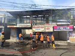 3 Kios Makanan-Konter HP di Sukabumi Ludes Terbakar